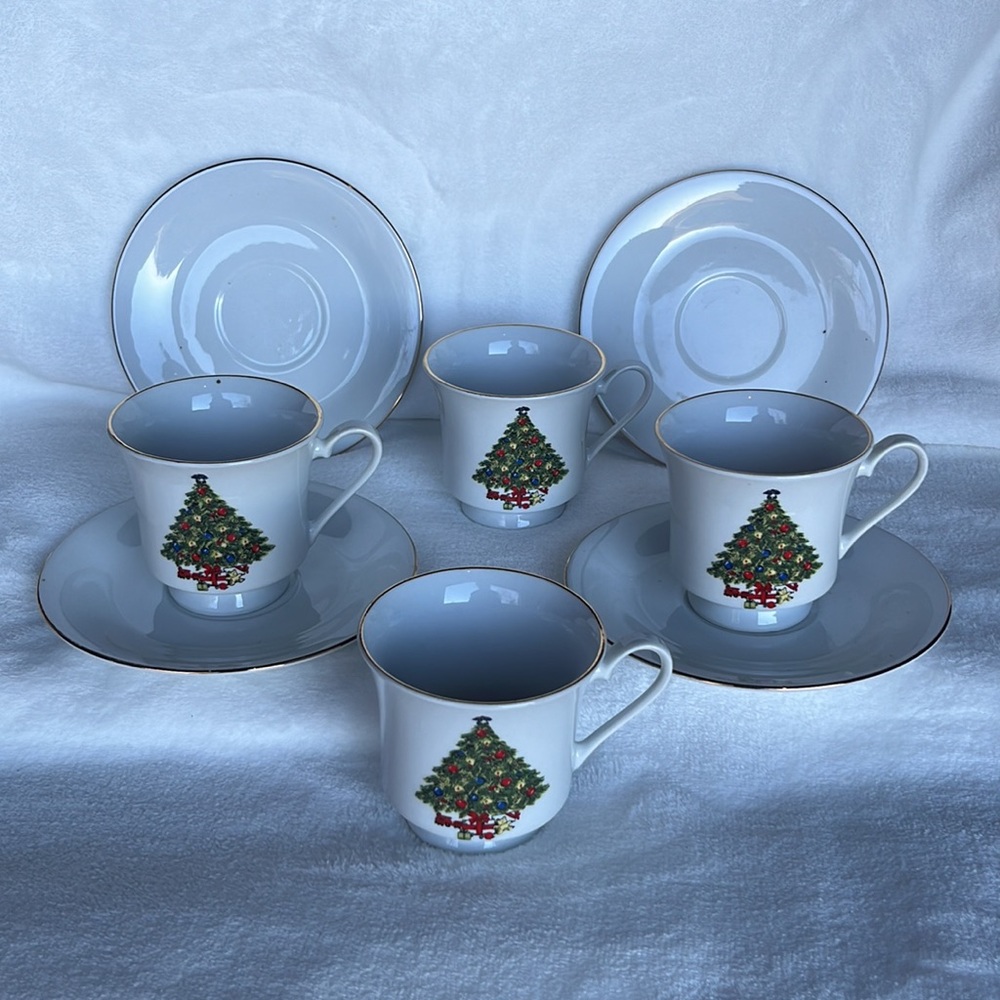 Sea Gull Fine China Christmas Cups and Plates Set
